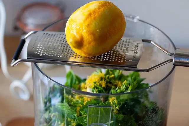 cabbage and halloumi skewers cabbage-and-halloumi-skewers