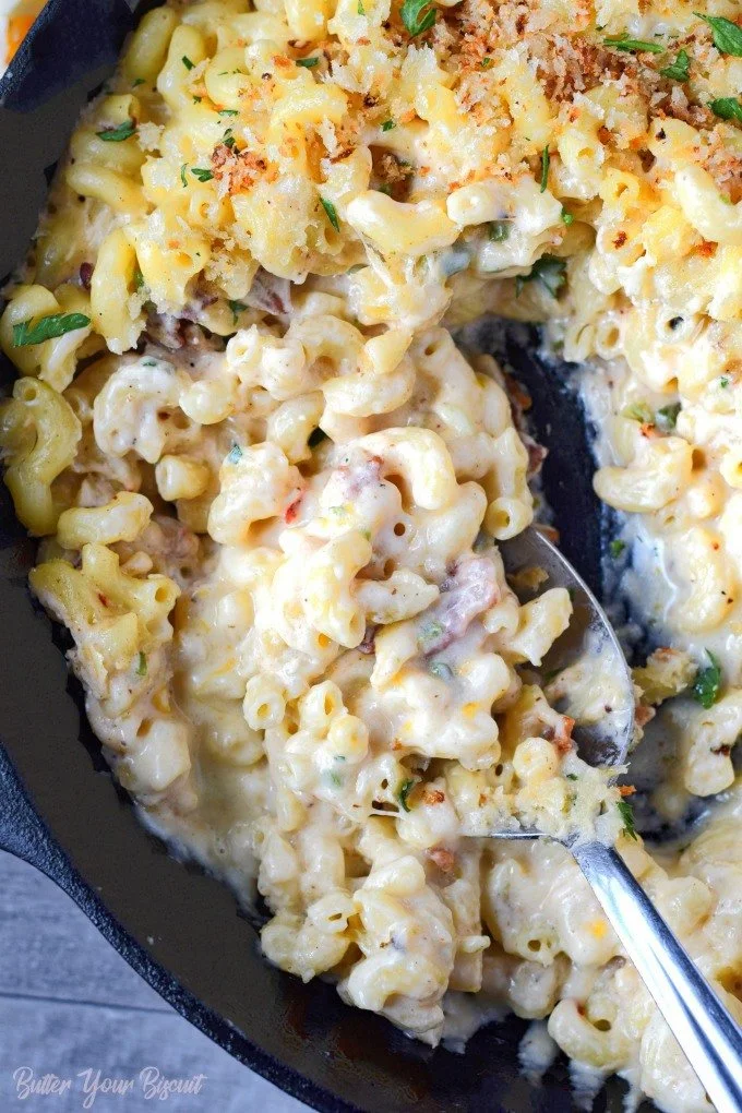 Bacon Jalapeno Mac and Cheese Creamy Bacon Jalapeno Mac and Cheese dish with crispy bacon and jalapenos