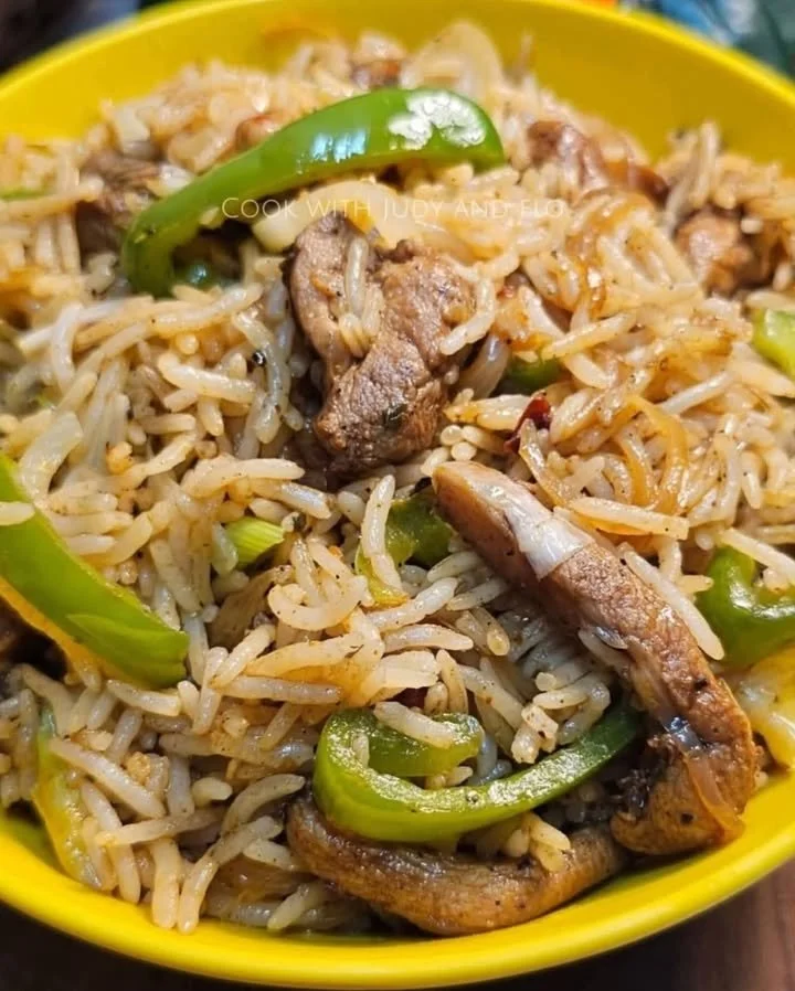 Delicious Chicken Fajita Rice garnished with peppers and herbs
