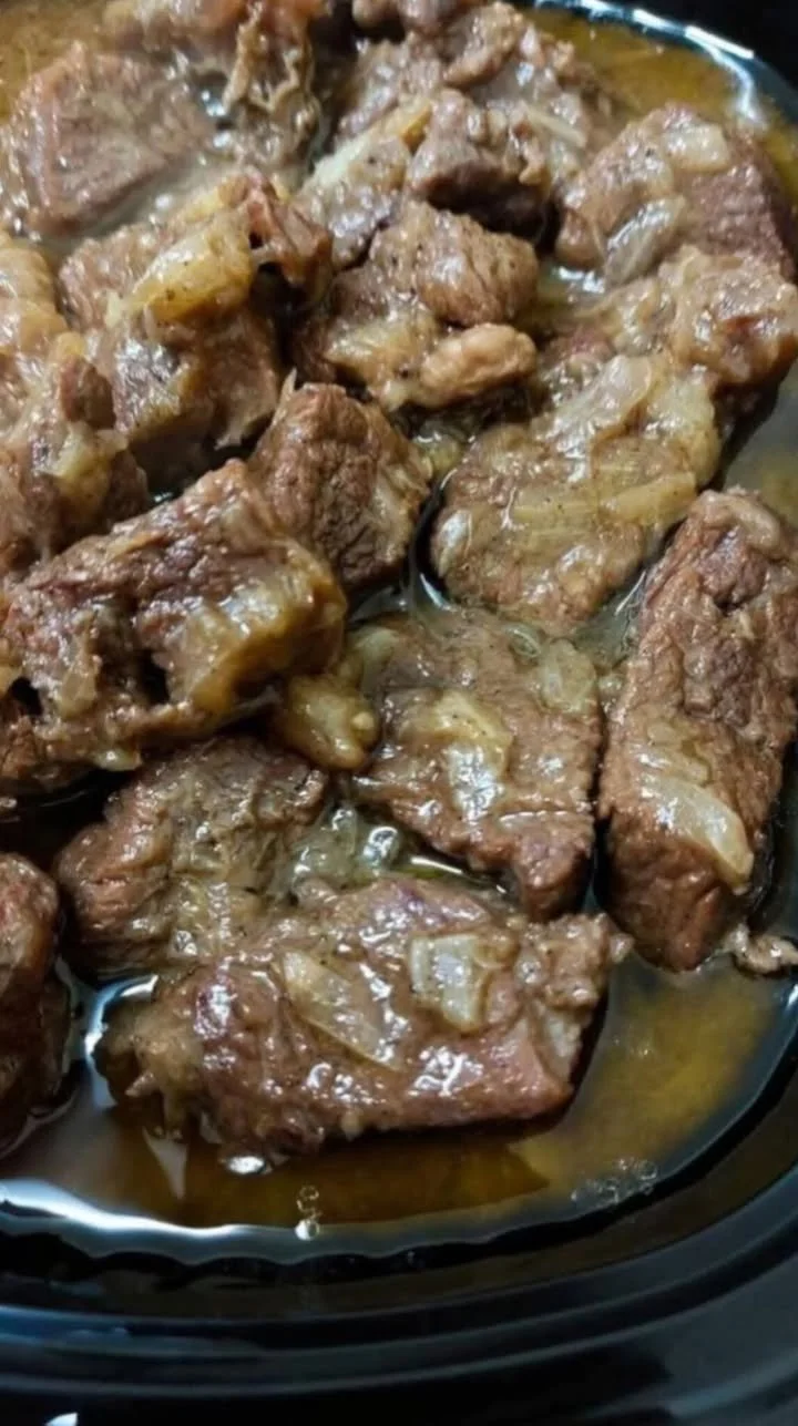 Spicy onion beef served on a plate with colorful vegetables