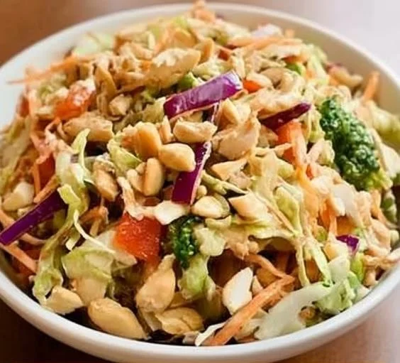 Thai Peanut Chicken Crunch Slaw Salad with vibrant vegetables and peanut dressing